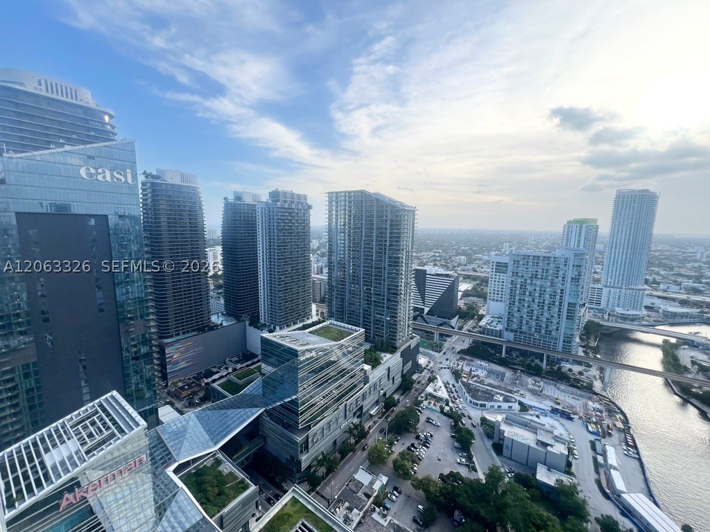 68 SE 6th St #3810, Miami FL 33131
