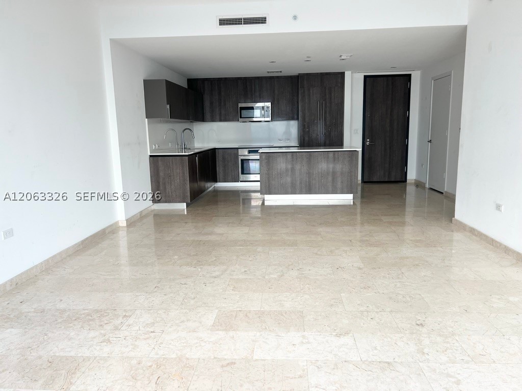 68 SE 6th St #3810, Miami FL 33131