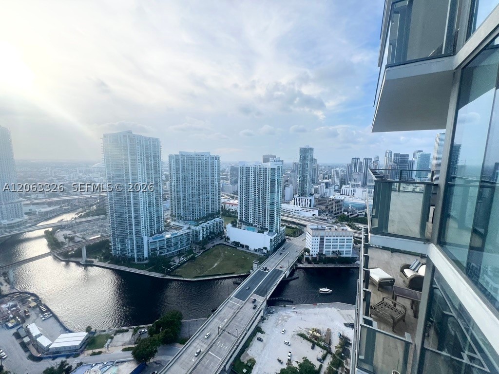 68 SE 6th St #3810, Miami FL 33131