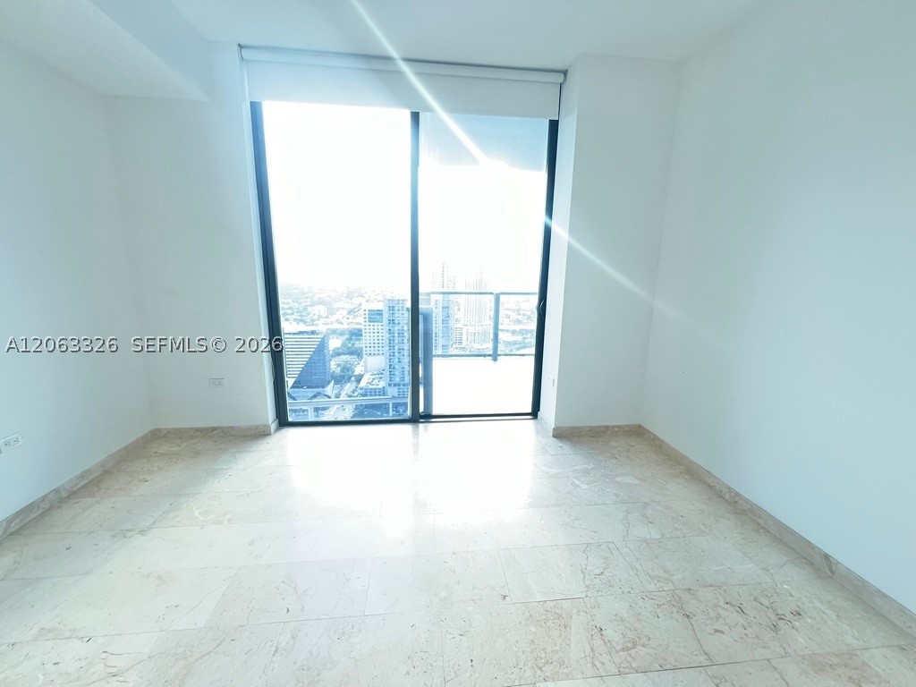 68 SE 6th St #3810, Miami FL 33131