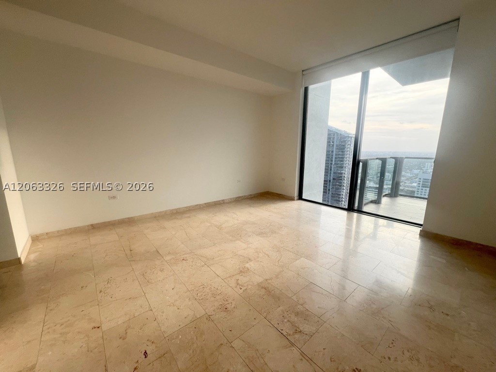68 SE 6th St #3810, Miami FL 33131