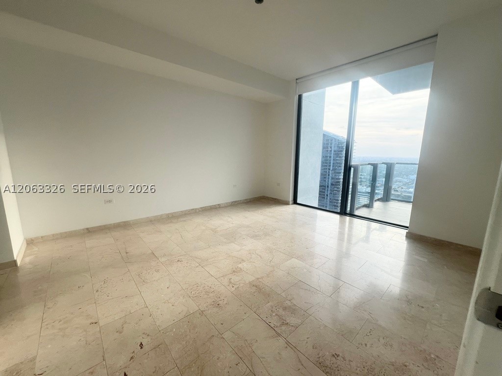68 SE 6th St #3810, Miami FL 33131