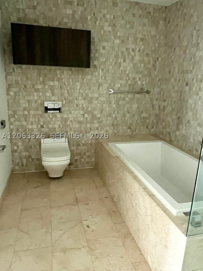 68 SE 6th St #3810, Miami FL 33131