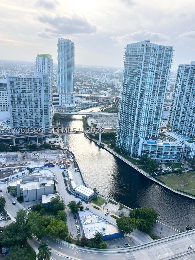68 SE 6th St #3810, Miami FL 33131