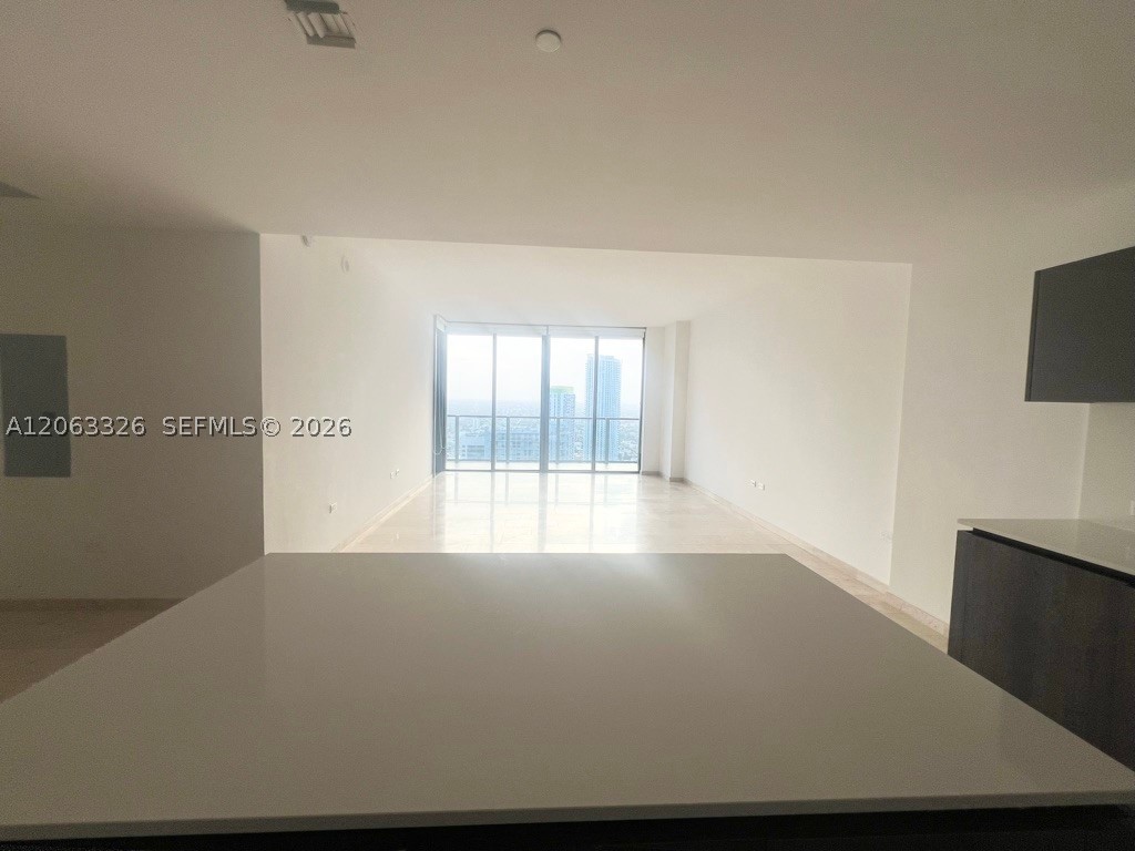 68 SE 6th St #3810, Miami FL 33131