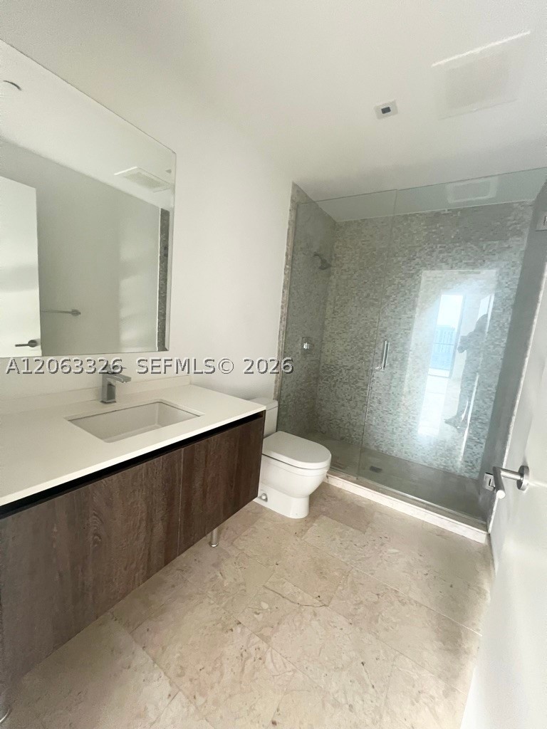 68 SE 6th St #3810, Miami FL 33131