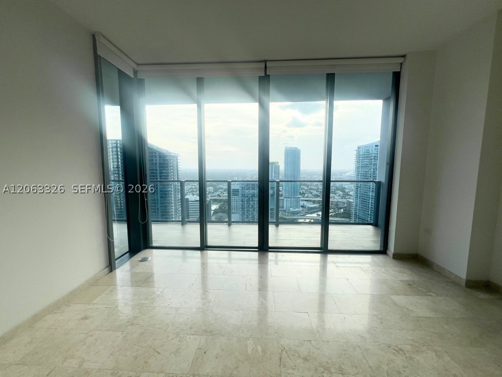 68 SE 6th St #3810, Miami FL 33131