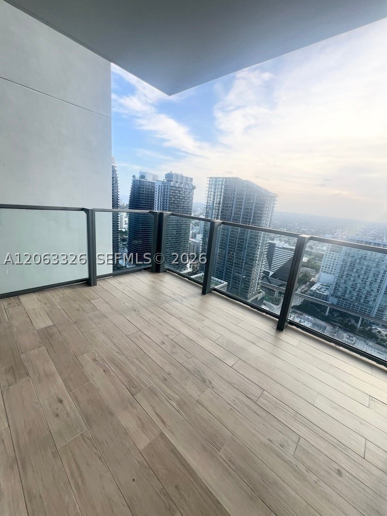 68 SE 6th St #3810, Miami FL 33131