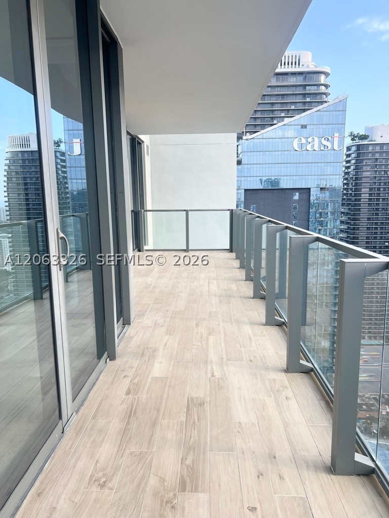 68 SE 6th St #3810, Miami FL 33131