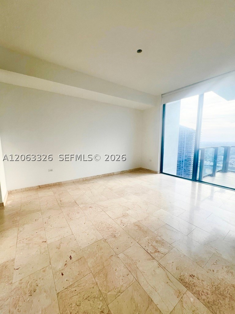 68 SE 6th St #3810, Miami FL 33131