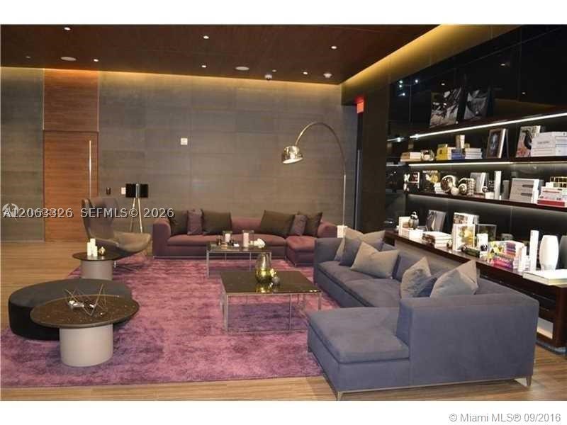 68 SE 6th St #3810, Miami FL 33131