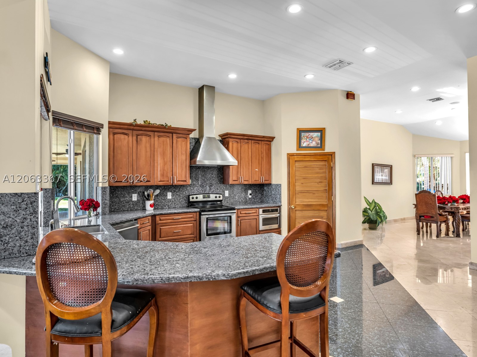 2710 Walkers way, Weston FL 33331