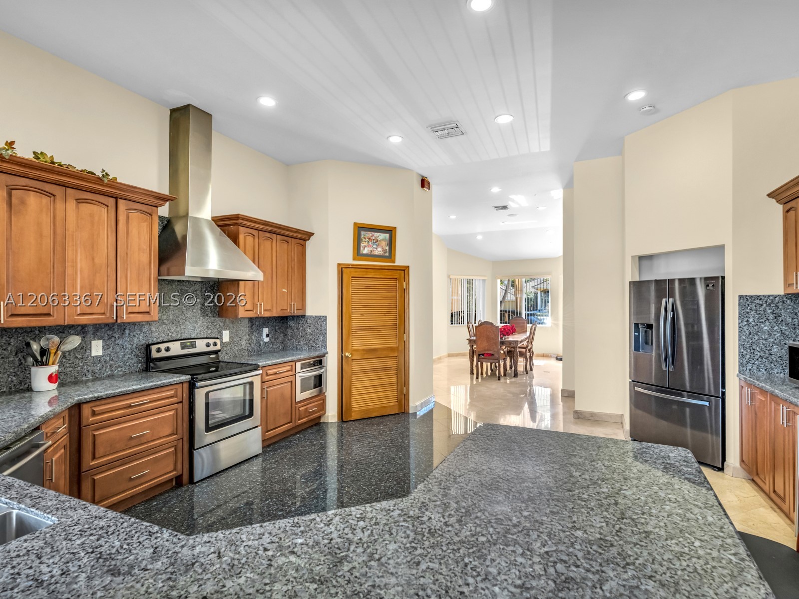 2710 Walkers way, Weston FL 33331