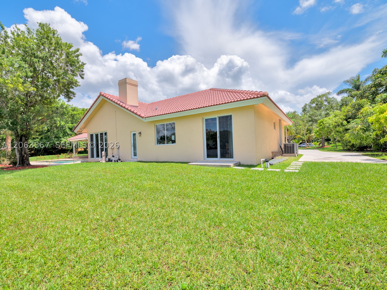 2710 Walkers way, Weston FL 33331