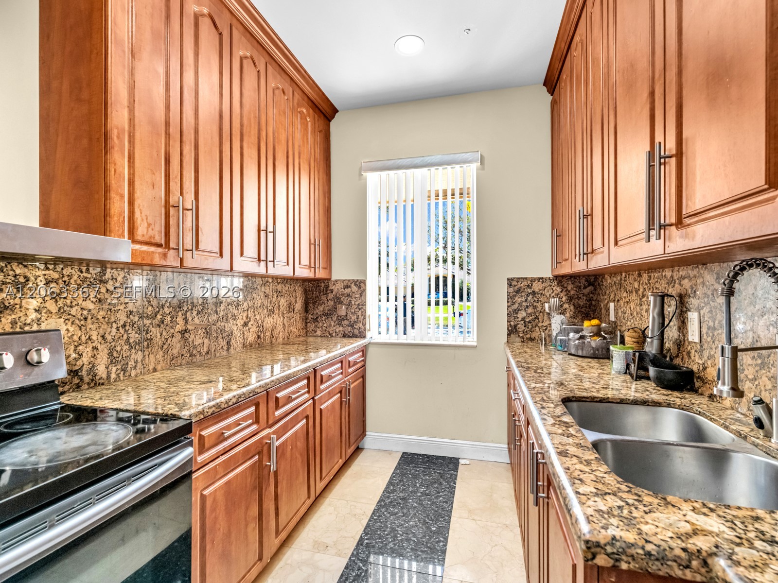 2710 Walkers way, Weston FL 33331