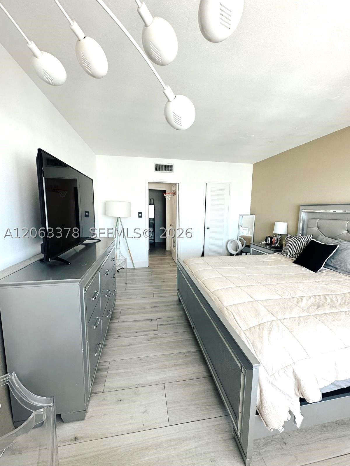 1000 West Ave #PH27, Miami Beach FL 33139