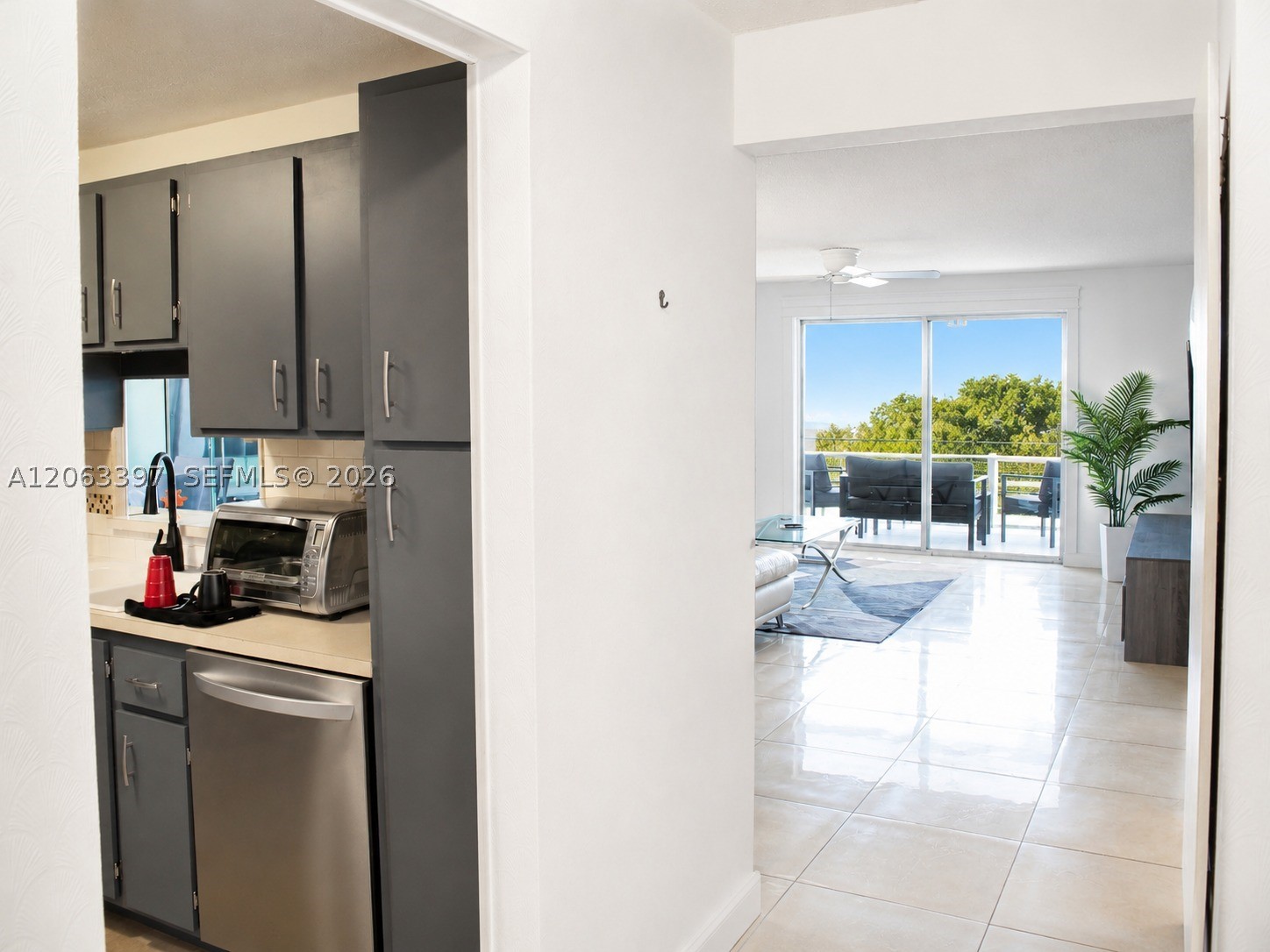 401 SE 3rd St #608, Dania Beach FL 33004