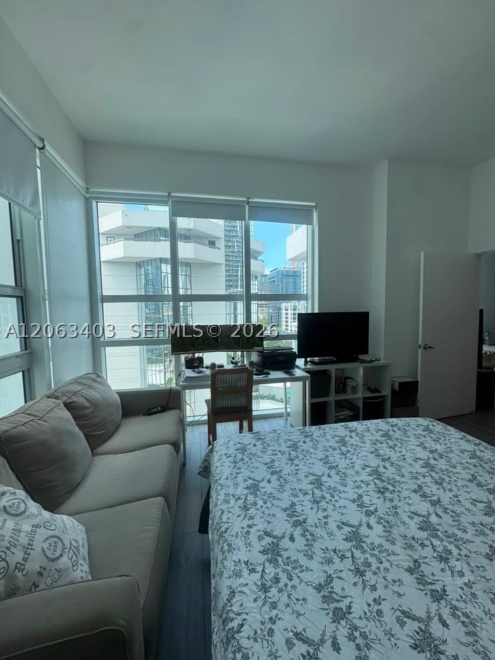 951 Brickell Ave #910, Miami FL 33131