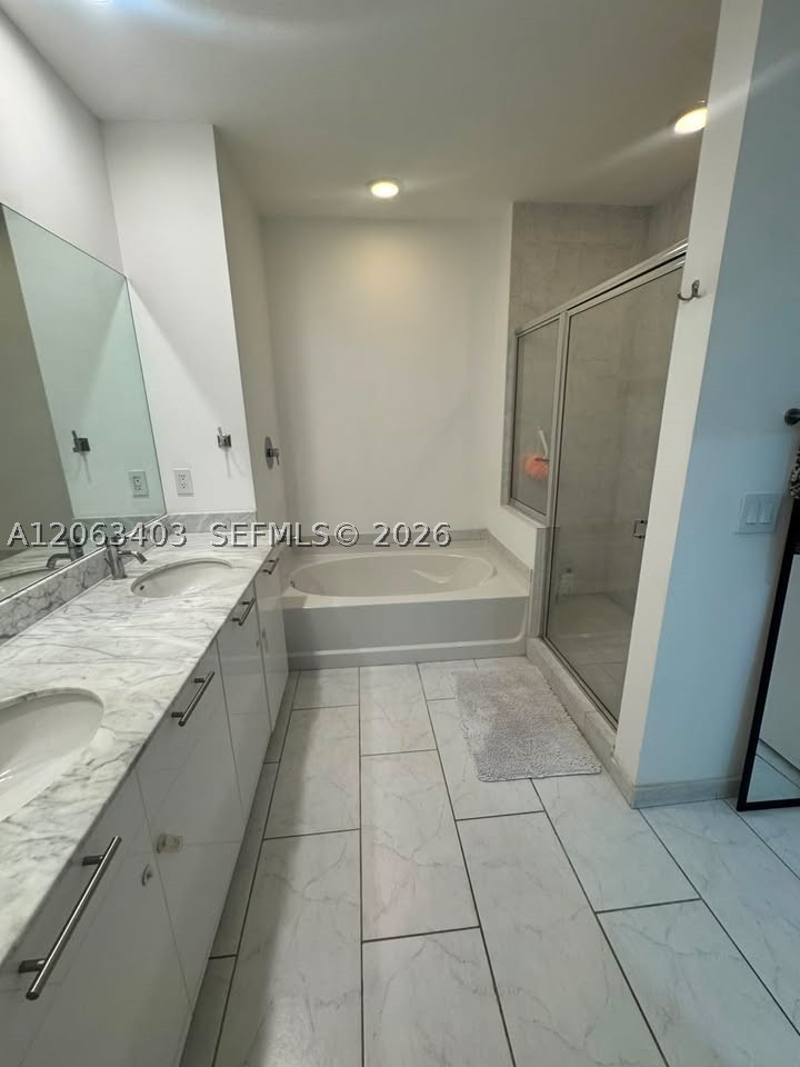 951 Brickell Ave #910, Miami FL 33131