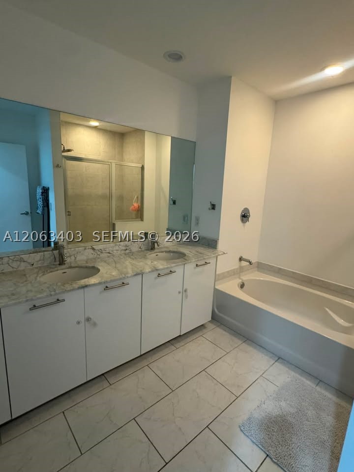 951 Brickell Ave #910, Miami FL 33131