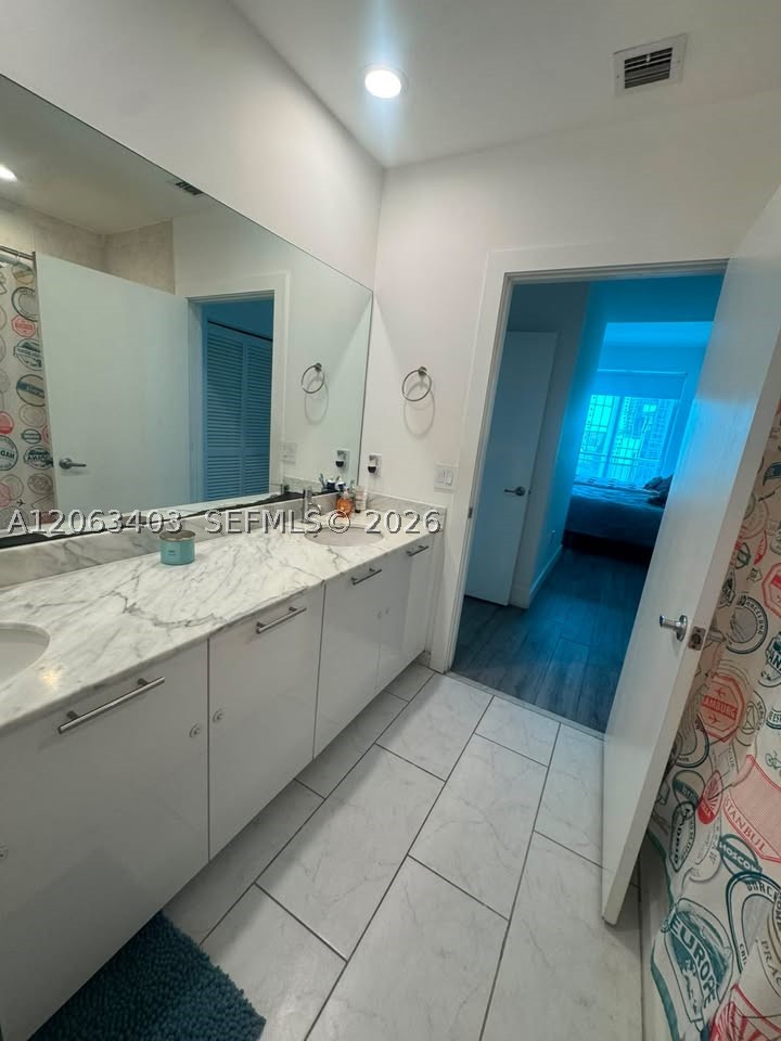 951 Brickell Ave #910, Miami FL 33131