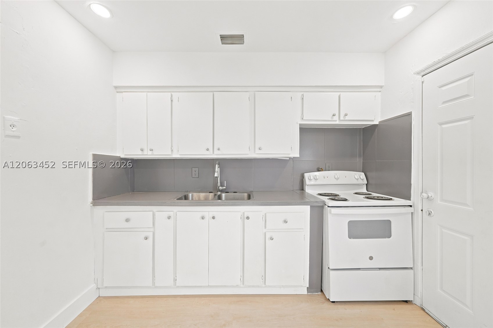 1172 NW 64th St #1172, Miami FL 33150