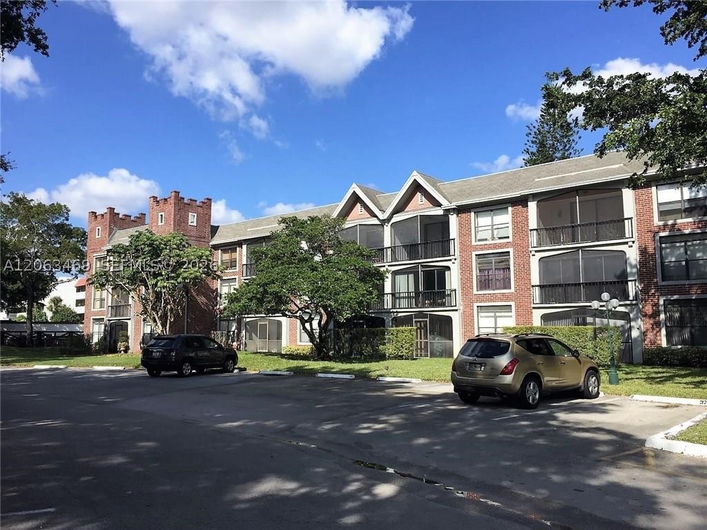 3760 Inverrary Dr #2P, Lauderhill FL 33319