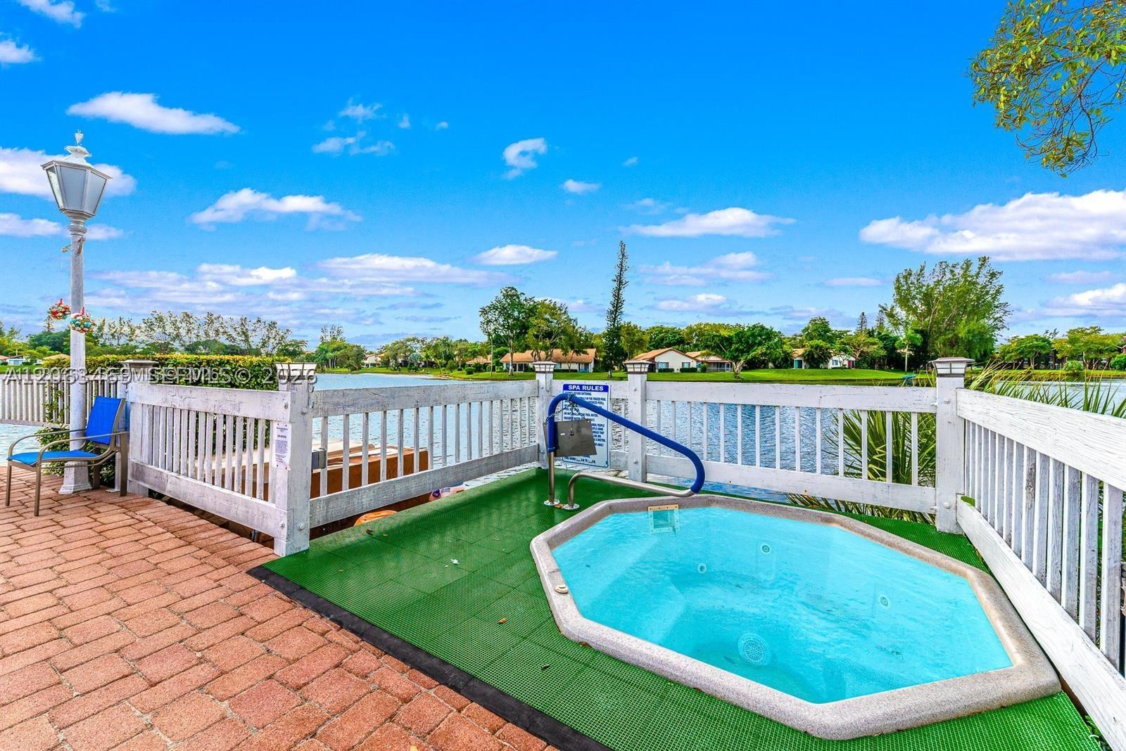 3760 Inverrary Dr #2P, Lauderhill FL 33319