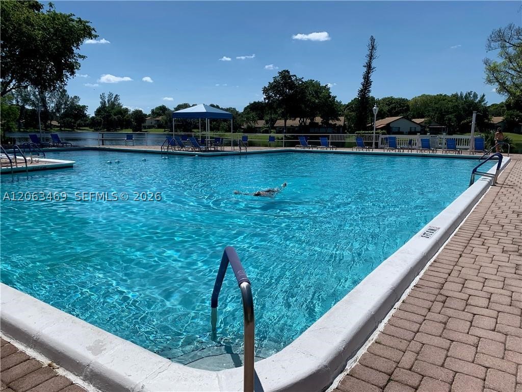3760 Inverrary Dr #2P, Lauderhill FL 33319