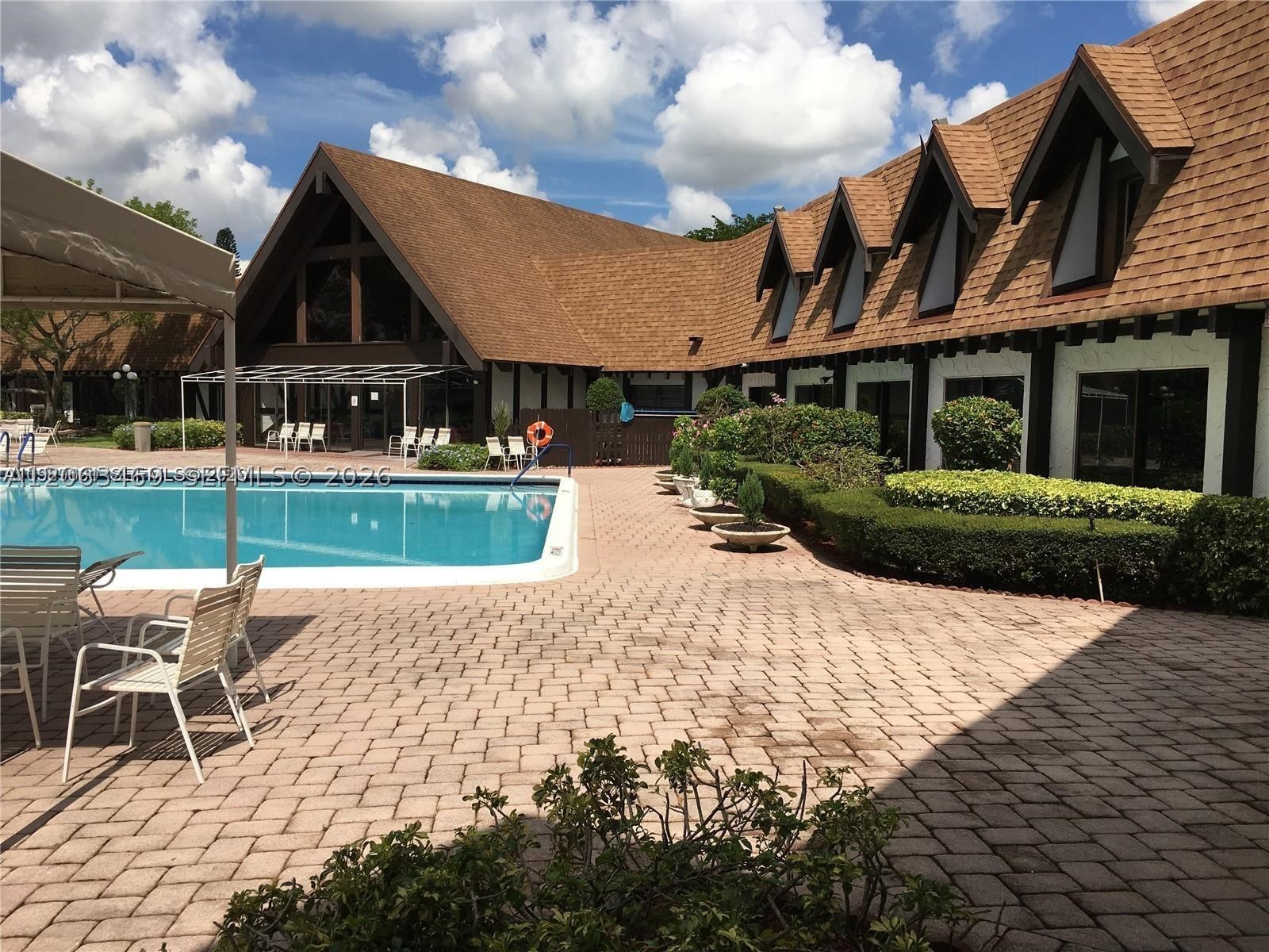 3760 Inverrary Dr #2P, Lauderhill FL 33319