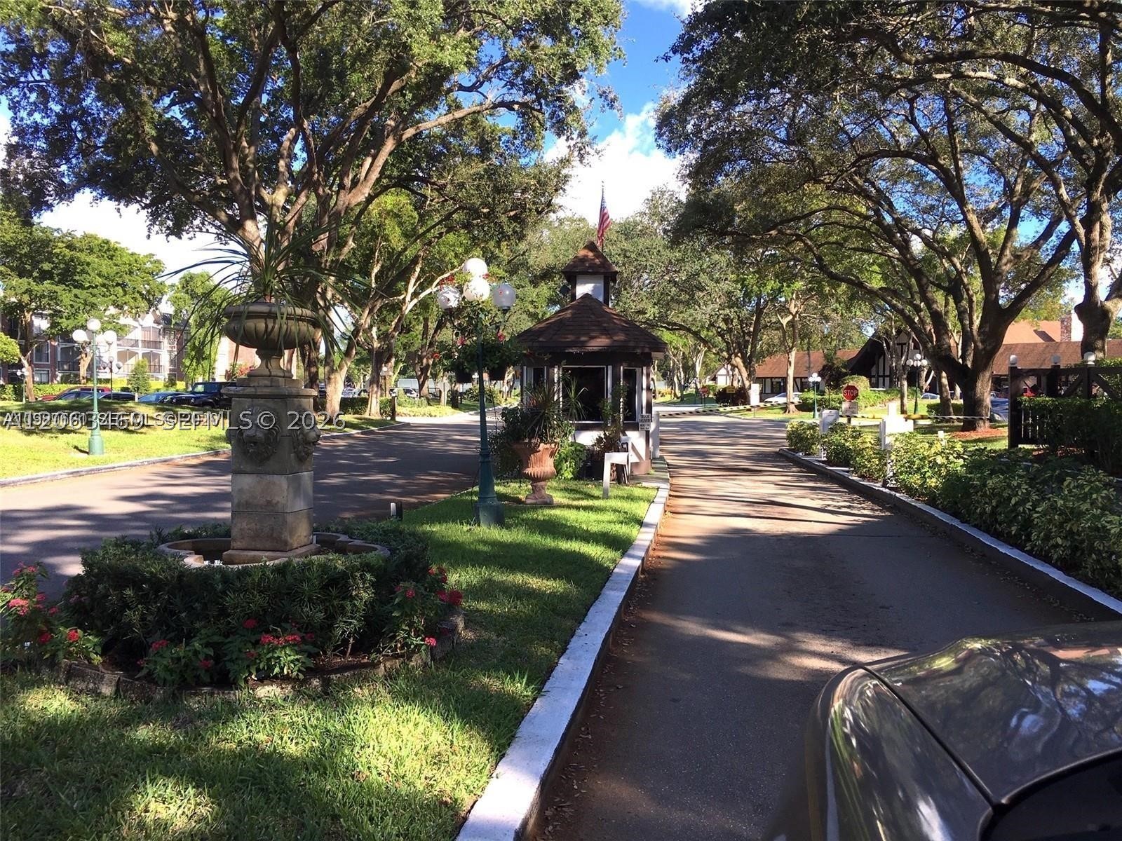 3760 Inverrary Dr #2P, Lauderhill FL 33319