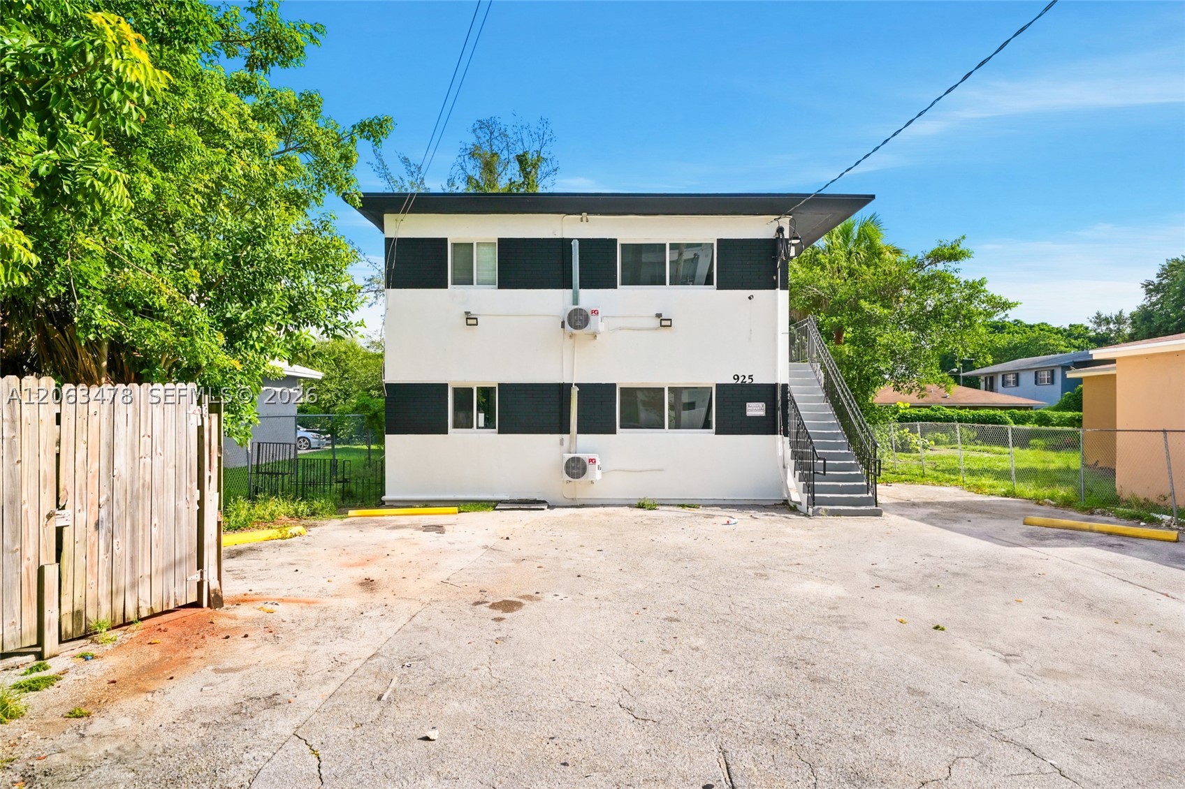 925 NW 69th St #2, Miami FL 33150