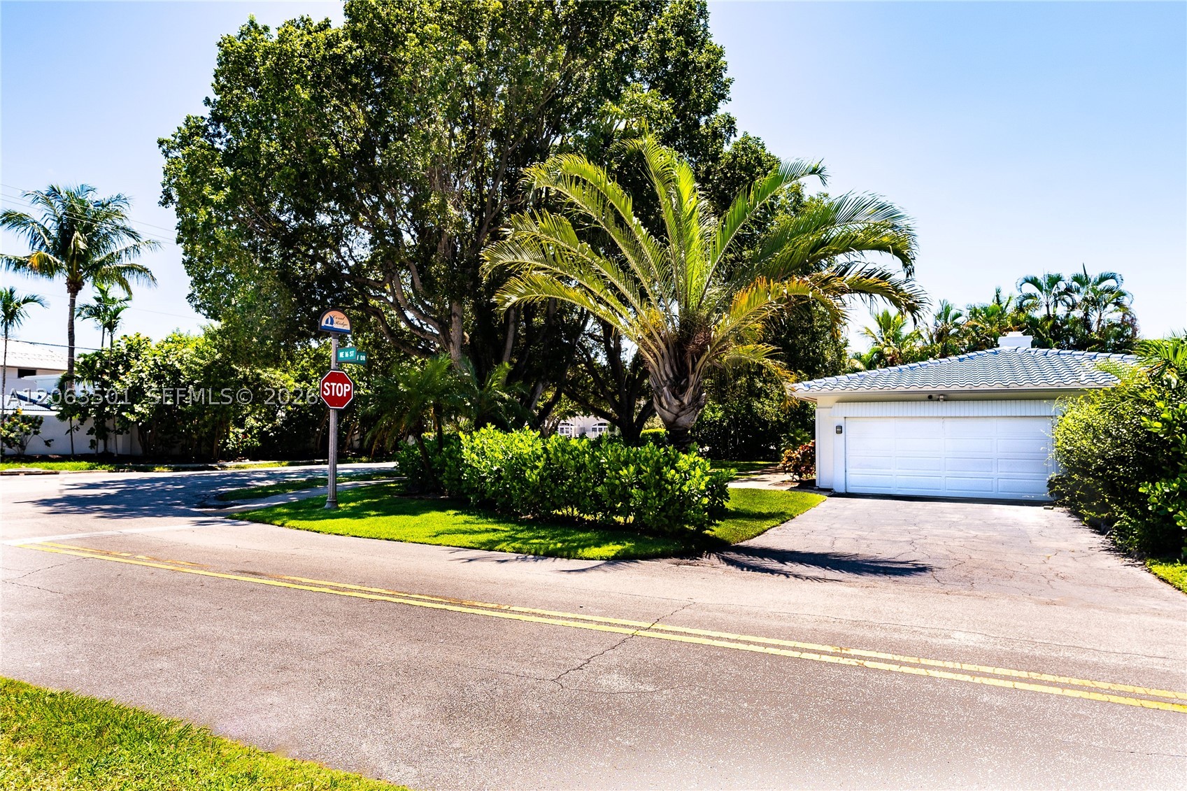 1529 Bayview Dr, Fort Lauderdale FL 33304