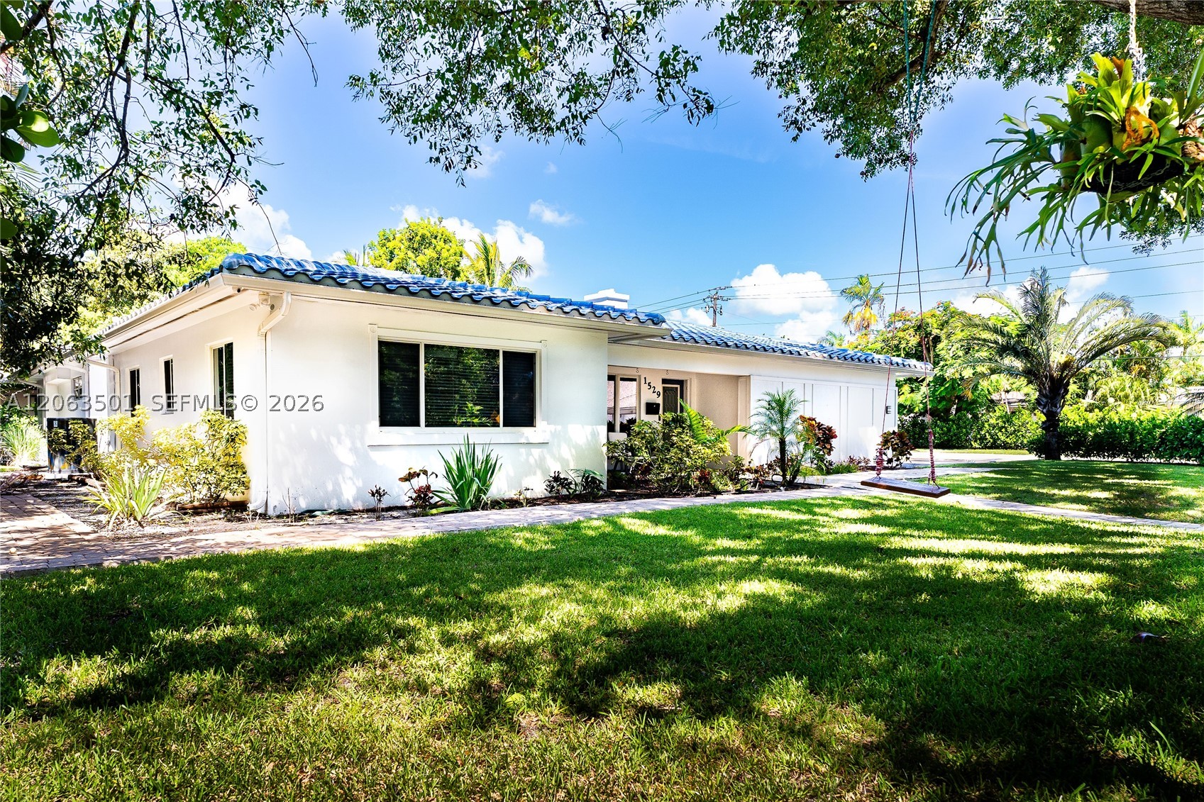 1529 Bayview Dr, Fort Lauderdale FL 33304