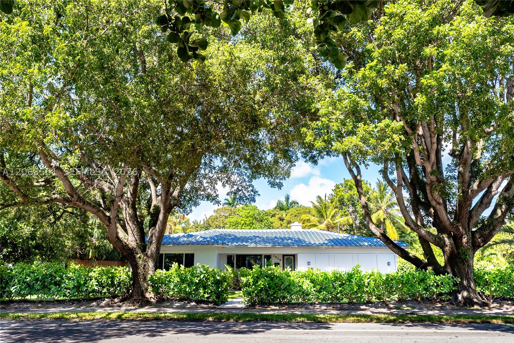 1529 Bayview Dr, Fort Lauderdale FL 33304