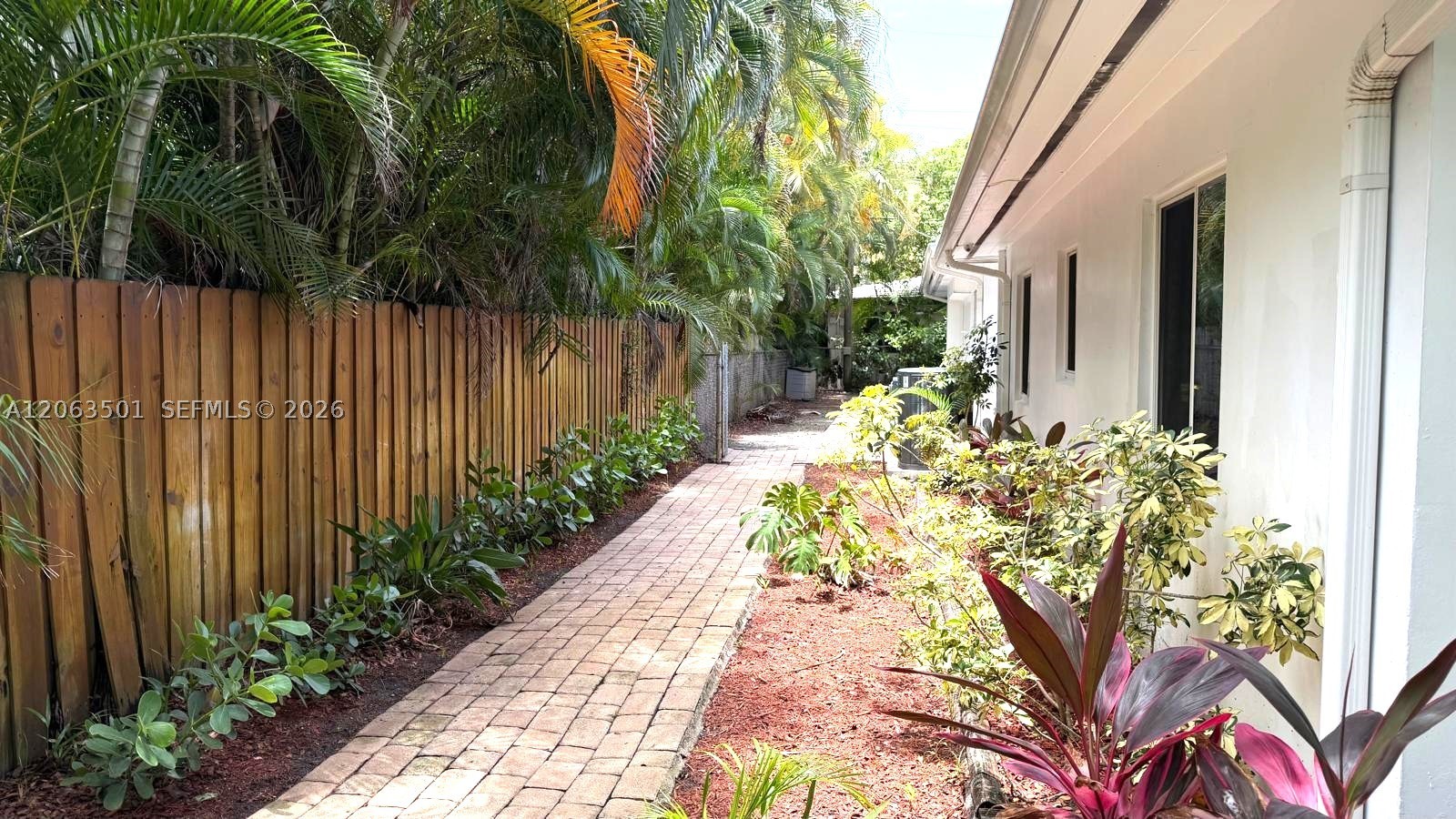 1529 Bayview Dr, Fort Lauderdale FL 33304