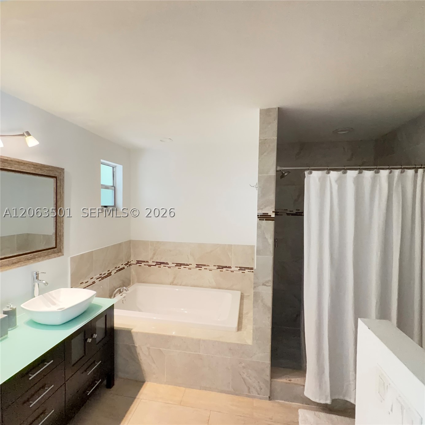 1529 Bayview Dr, Fort Lauderdale FL 33304