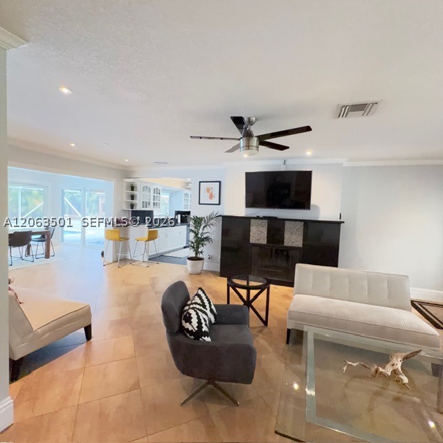 1529 Bayview Dr, Fort Lauderdale FL 33304