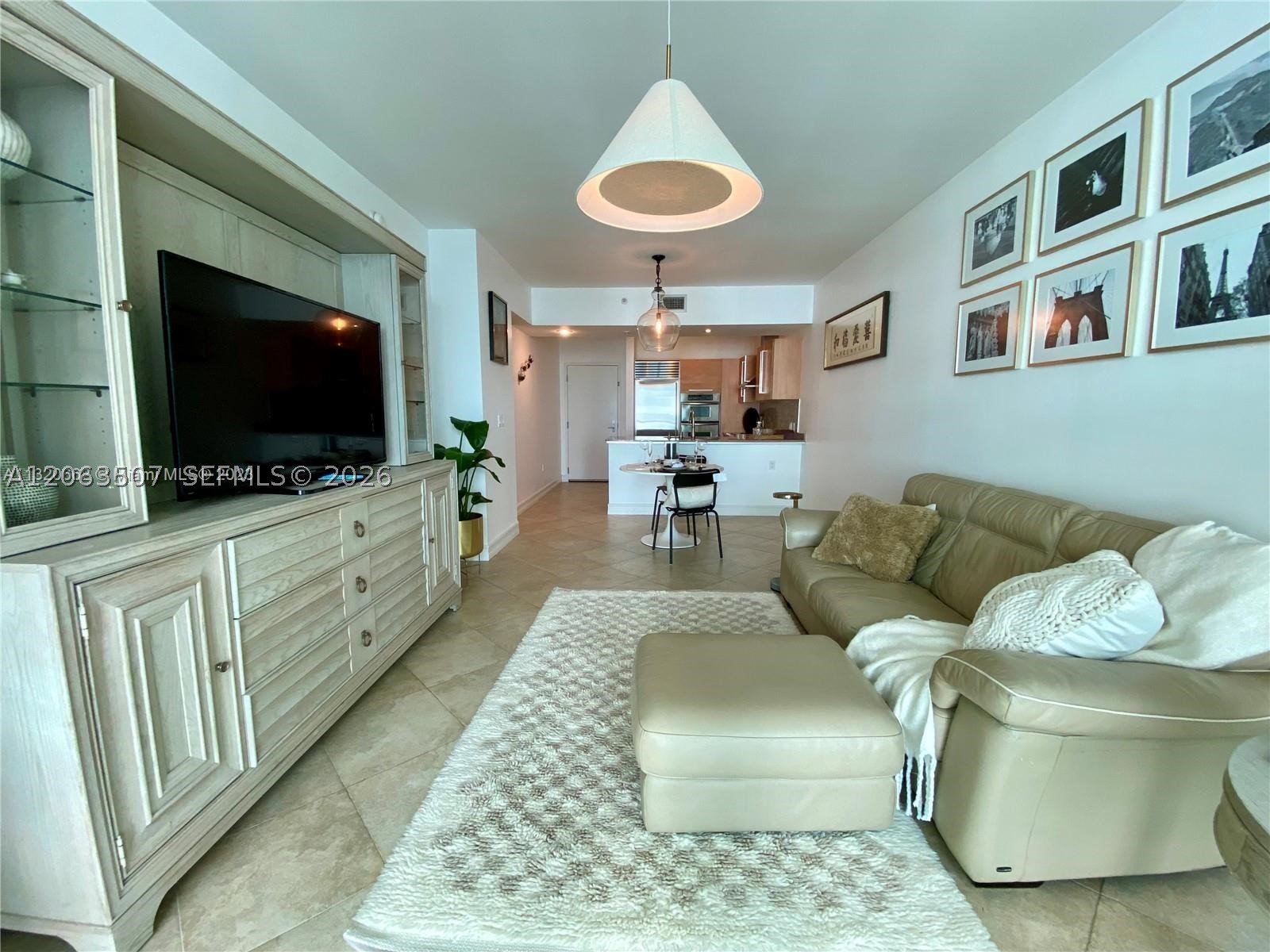 218 SE 14th St #2004, Miami FL 33131