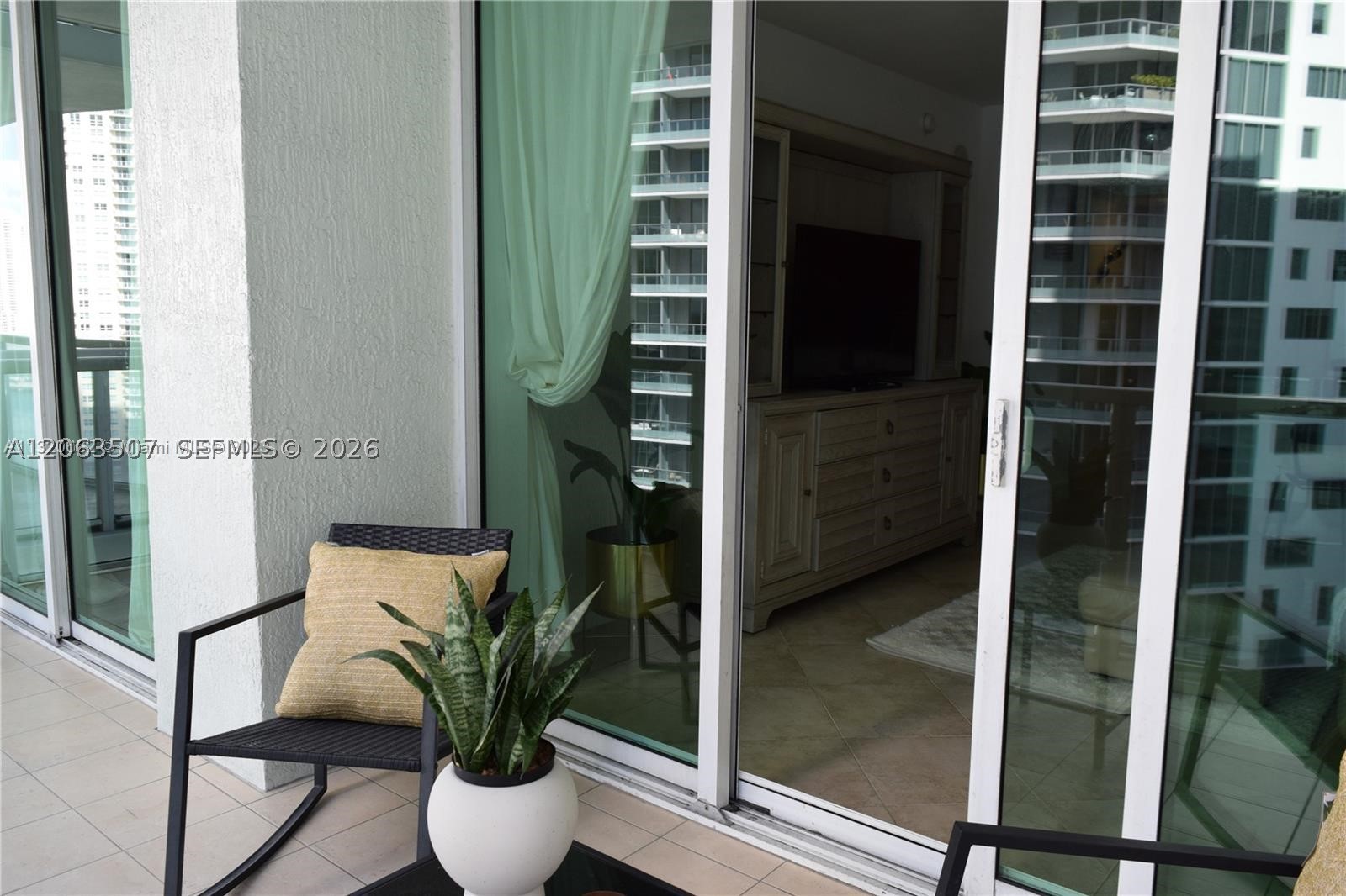 218 SE 14th St #2004, Miami FL 33131