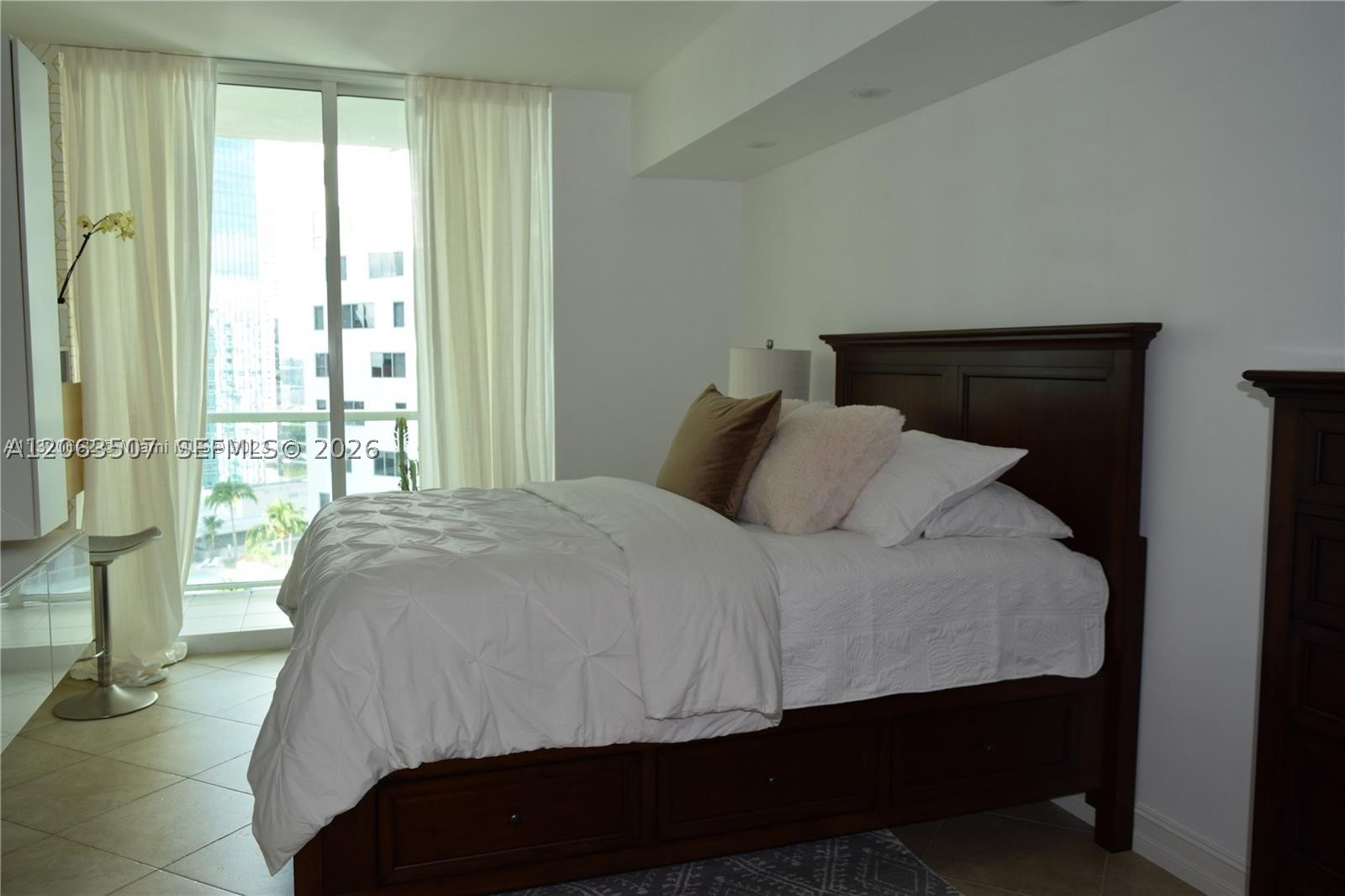 218 SE 14th St #2004, Miami FL 33131