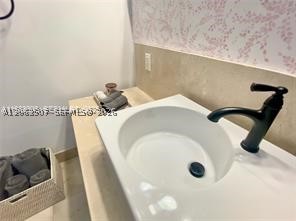 218 SE 14th St #2004, Miami FL 33131