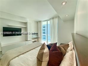 218 SE 14th St #2004, Miami FL 33131