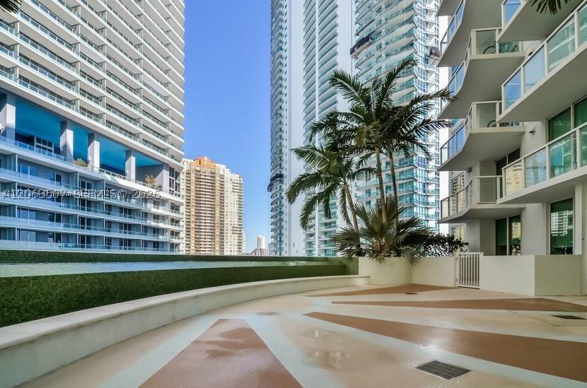 218 SE 14th St #2004, Miami FL 33131