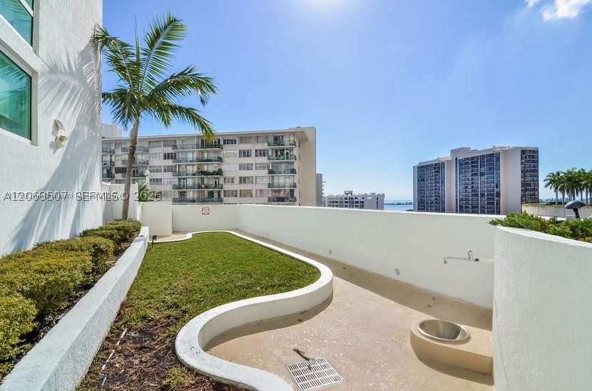218 SE 14th St #2004, Miami FL 33131