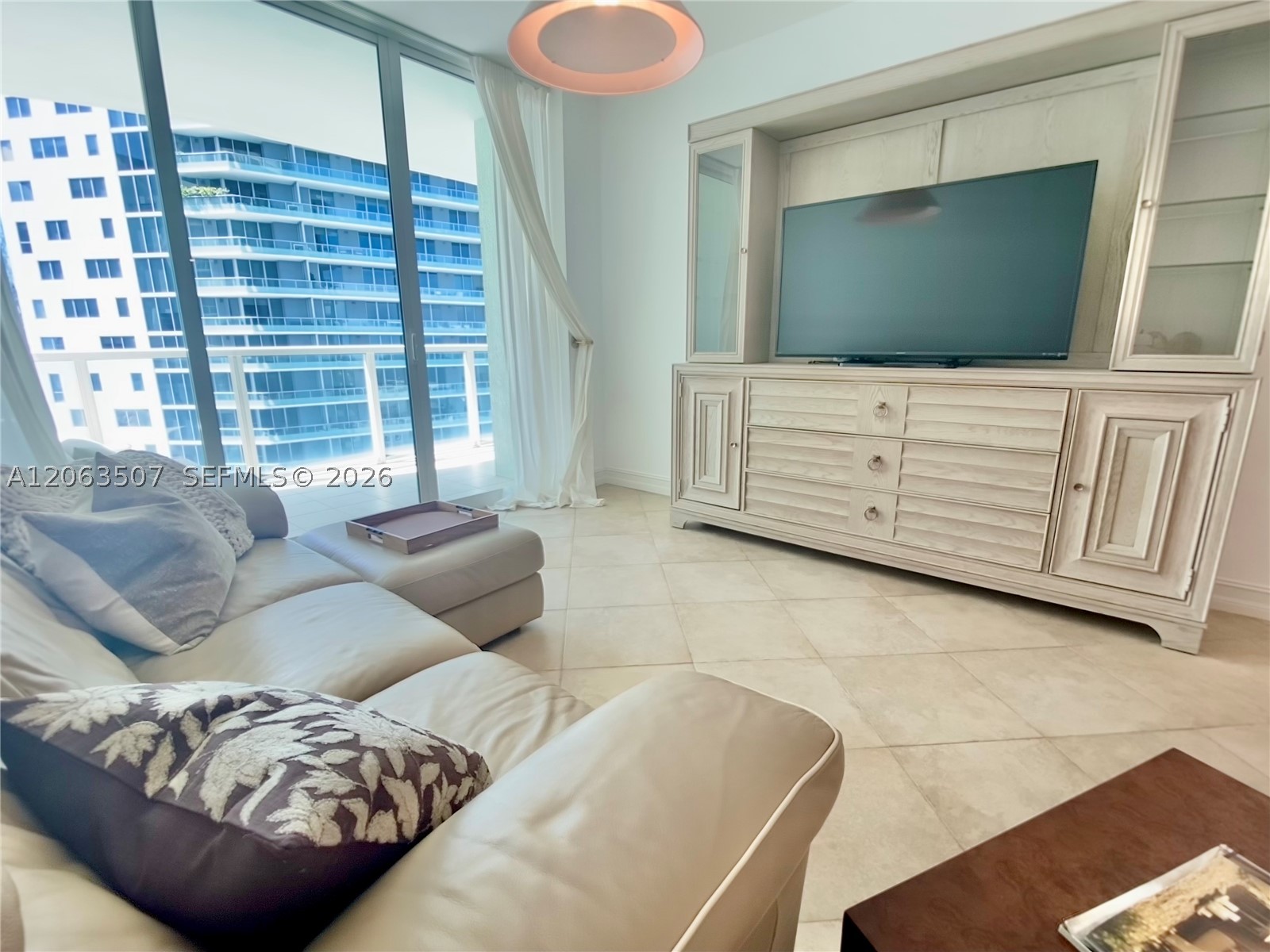 218 SE 14th St #2004, Miami FL 33131