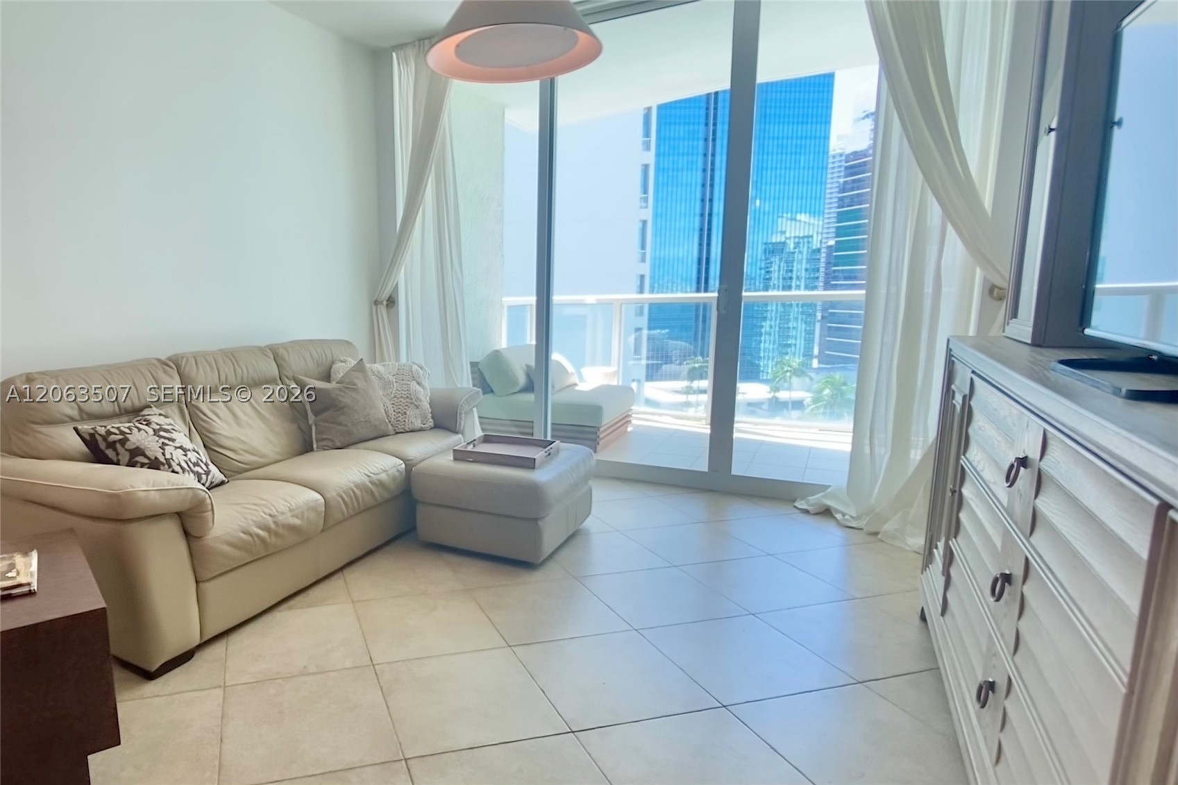 218 SE 14th St #2004, Miami FL 33131