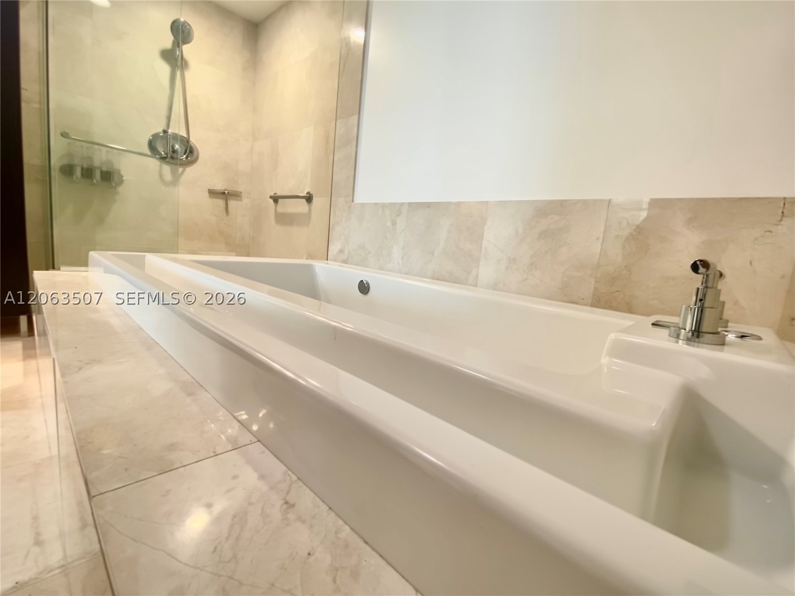 218 SE 14th St #2004, Miami FL 33131