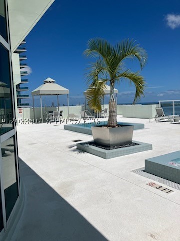218 SE 14th St #2004, Miami FL 33131