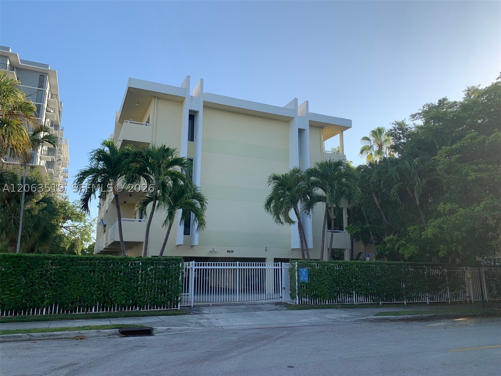 5839 SW 74th Ter #201, South Miami FL 33143